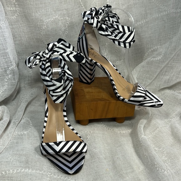 INC almost NEW satin striped embroidered heels - Picture 9 of 16